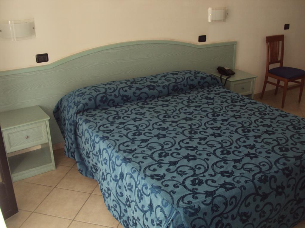 Hotel Piccolo Paradiso Di Роді-Гарганіко Екстер'єр фото