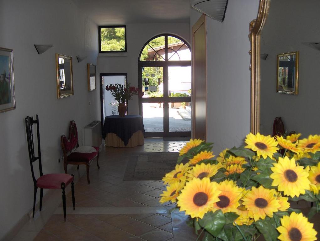Hotel Piccolo Paradiso Di Роді-Гарганіко Екстер'єр фото